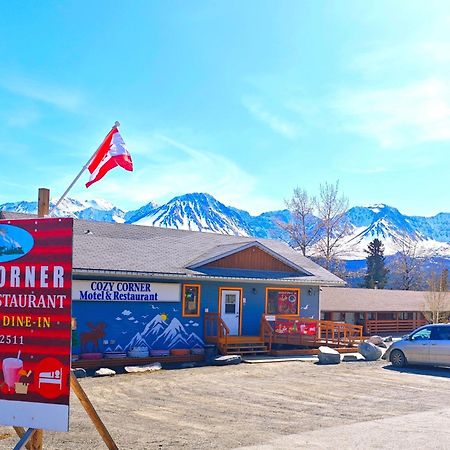 Cozy Corner Motel&Restaurant Haines Junction Exterior foto