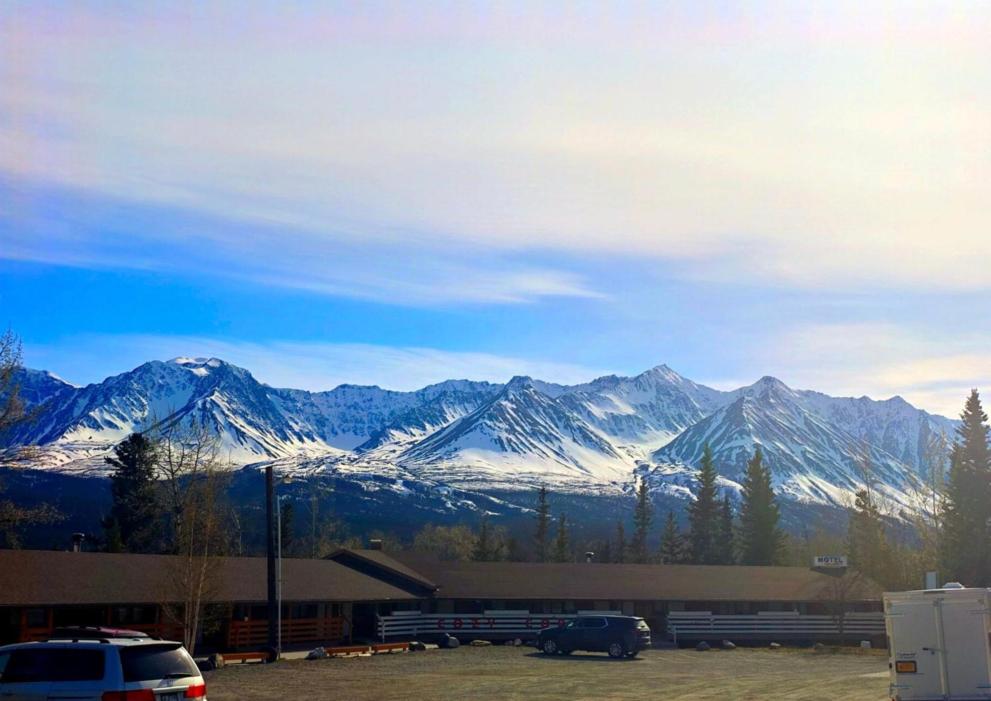 Cozy Corner Motel&Restaurant Haines Junction Exterior foto