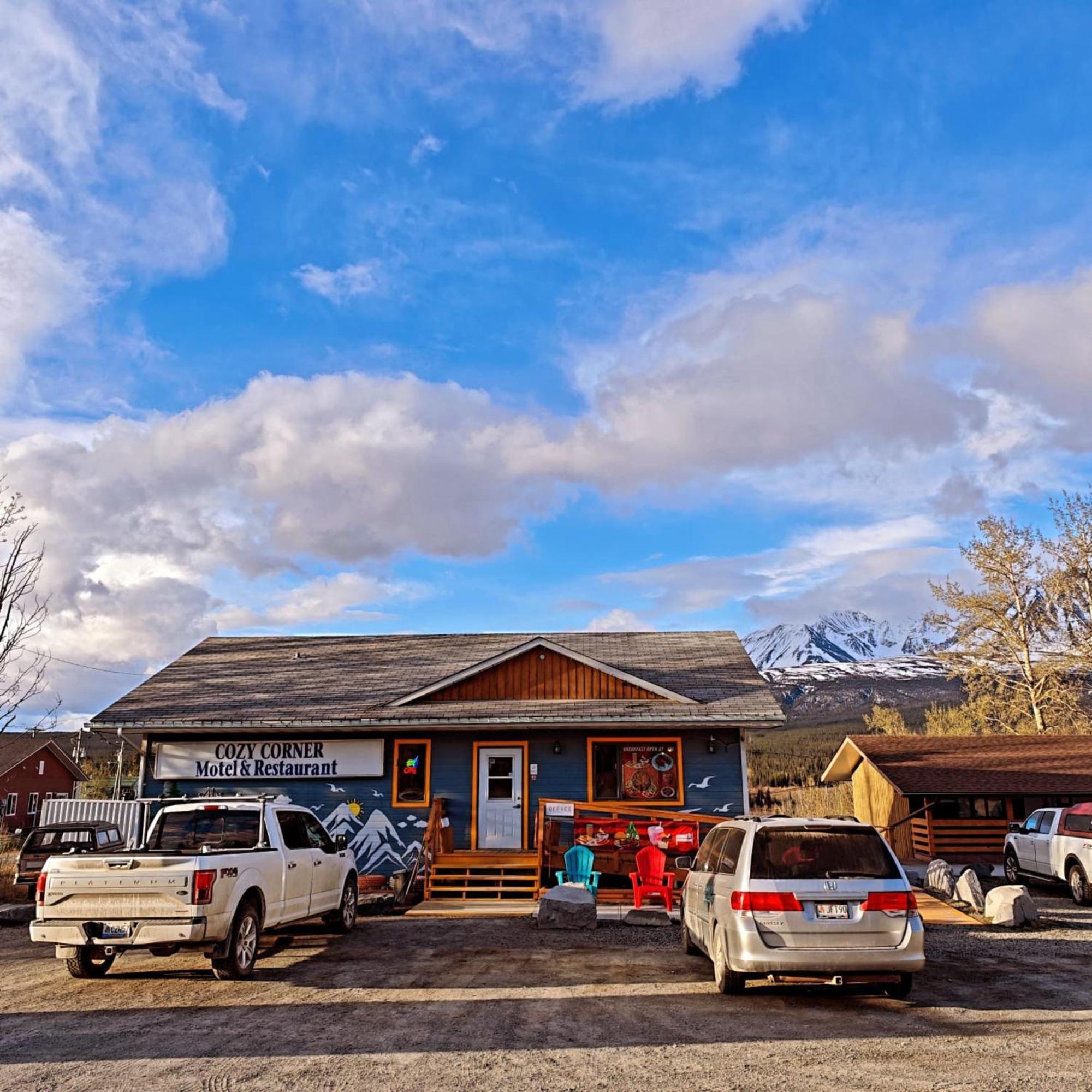 Cozy Corner Motel&Restaurant Haines Junction Exterior foto