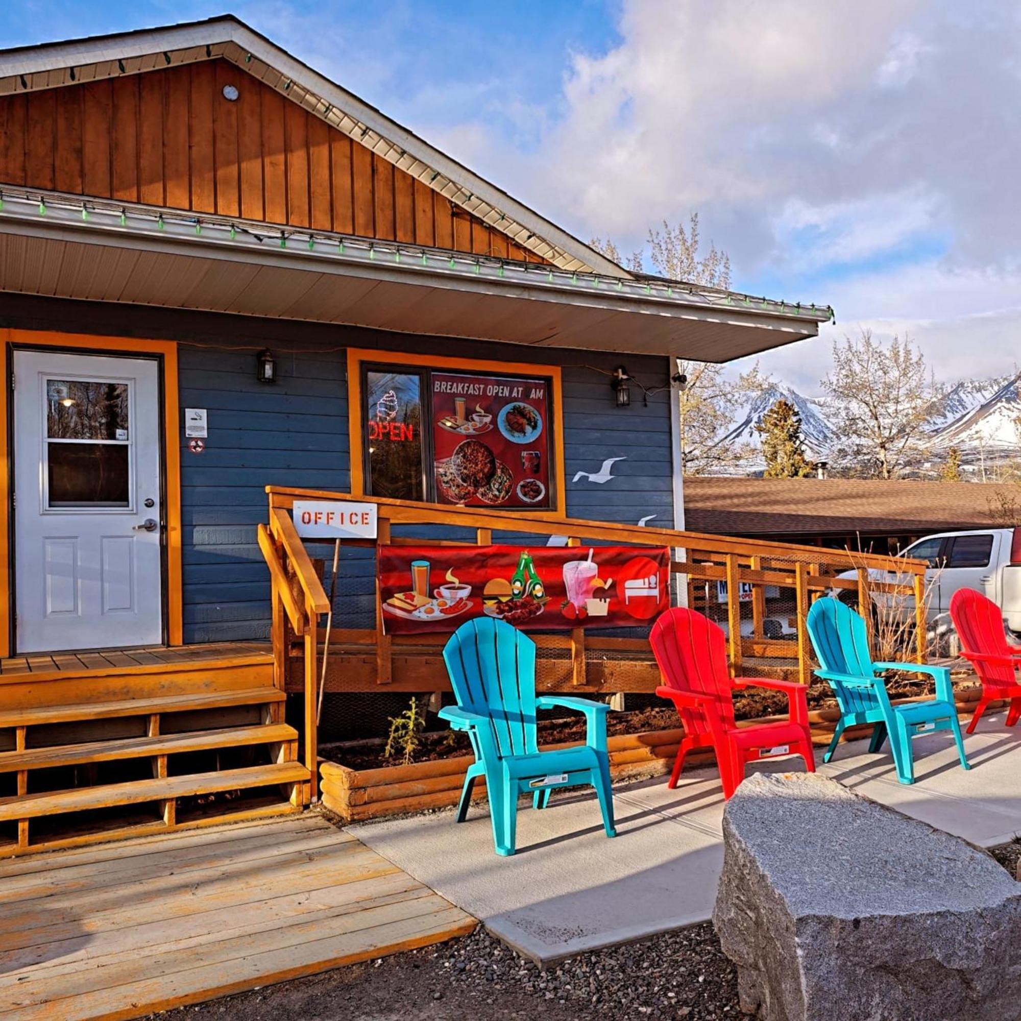 Cozy Corner Motel&Restaurant Haines Junction Exterior foto