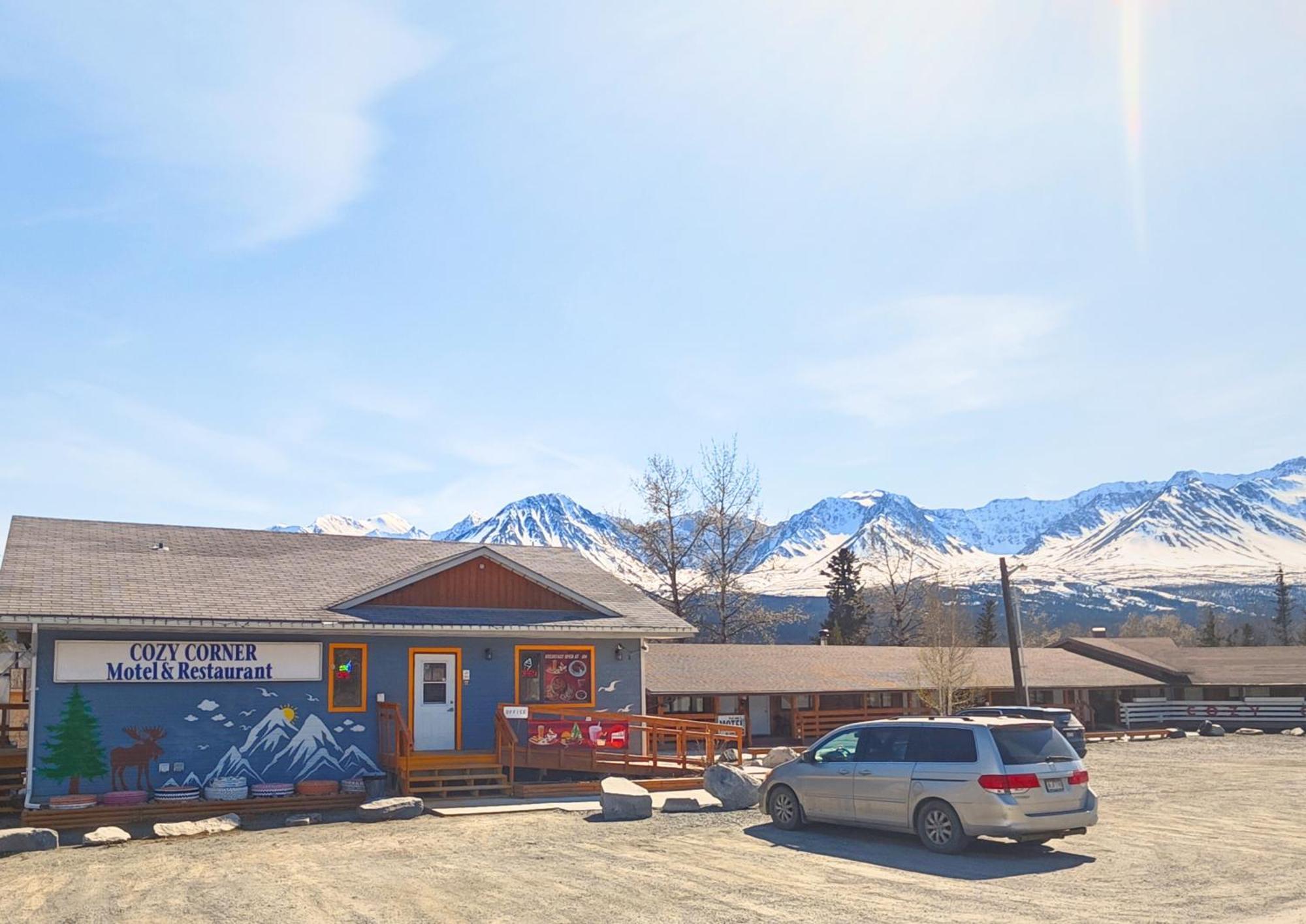 Cozy Corner Motel&Restaurant Haines Junction Exterior foto